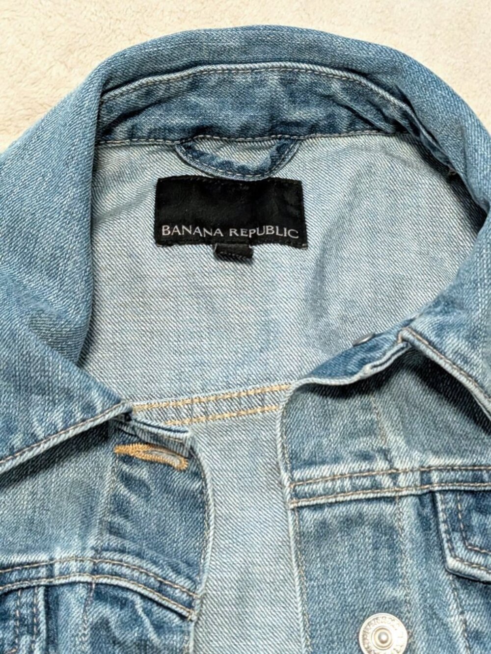 Cropped Banana Republic Denim Jacket with Frayed Hem, Size S - Picture 4 of 5
